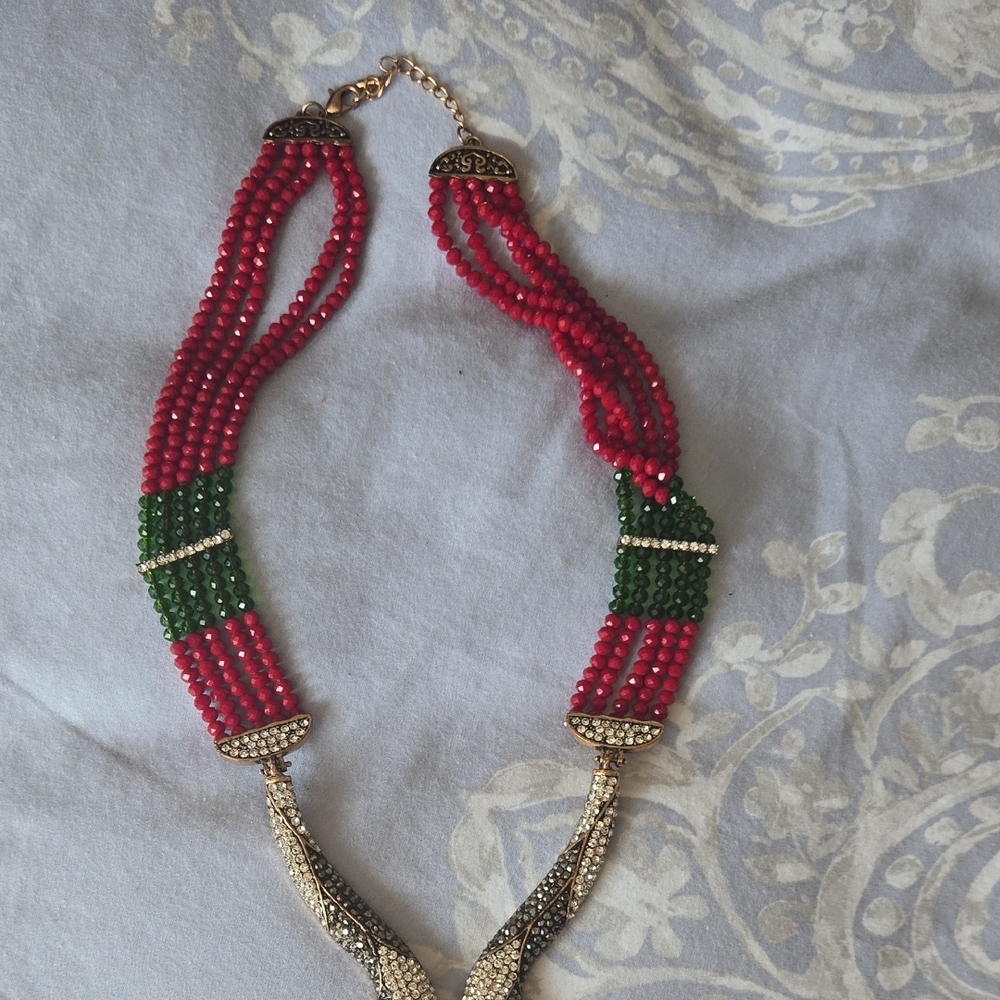 Elegant Red and Green Beaded Necklace - Picture 2 of 6